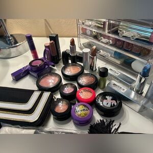 MAC BUNDLE HUGE 27 items and 1 kit
LIMITED EDITION ITEMS INCLUDED
